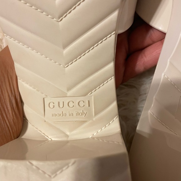Gucci Rubber Logo Platform Slide Sandal - Picture 4 of 6